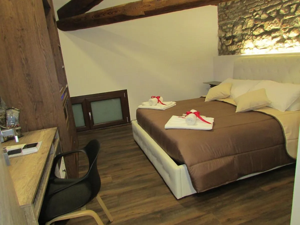 Attico 53 Camere Verona Italy